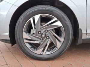 Hyundai i20 1.0T Fluid manual - Image 12