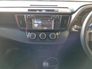 Toyota RAV4 2.0 GX auto - Image 19