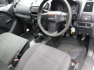 Isuzu D-Max 250 Fleetside safety - Image 8