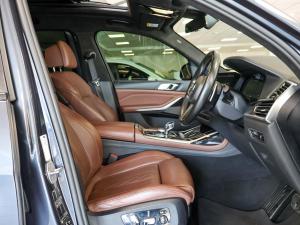 BMW X7 M50d - Image 13