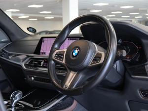 BMW X7 M50d - Image 19