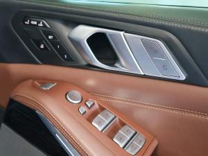 BMW X7 M50d - Image 23