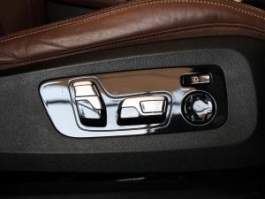 BMW X7 M50d - Image 25