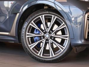 BMW X7 M50d - Image 3