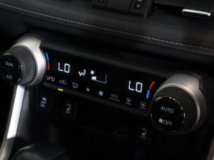 Toyota RAV4 2.0 VX - Image 12