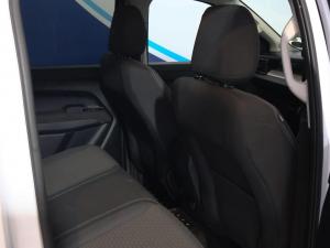 Volkswagen Amarok 2.0TDI double cab Life 4Motion auto - Image 13