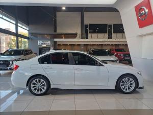 BMW 3 Series 330i auto - Image 10