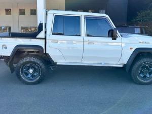 Toyota Land Cruiser 79 2.8GD-6 double cab - Image 2