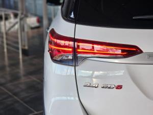 Toyota Fortuner 2.4GD-6 auto - Image 6