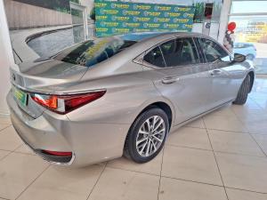 Lexus ES 250 EX - Image 2