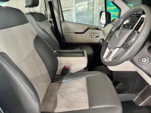 Toyota Quantum 2.8 LWB bus 11-seater GL - Image 3