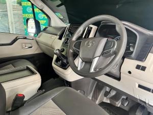 Toyota Quantum 2.8 LWB bus 11-seater GL - Image 4