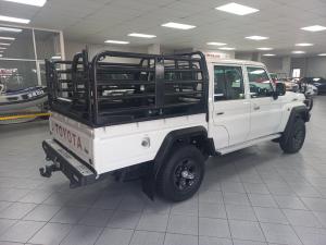 Toyota Land Cruiser 79 2.8GD-6 double cab - Image 3