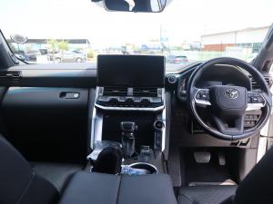 Toyota Land Cruiser 300 3.5T ZX - Image 6