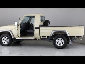 Toyota Land Cruiser 79 4.5D-4D LX V8 single cab - Image 11