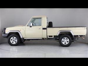 Toyota Land Cruiser 79 4.5D-4D LX V8 single cab - Image 17