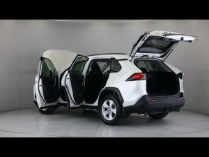 Toyota RAV4 2.0 GX auto - Image 10