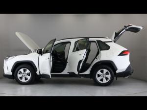 Toyota RAV4 2.0 GX auto - Image 11