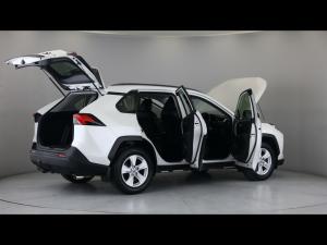 Toyota RAV4 2.0 GX auto - Image 16