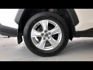 Toyota RAV4 2.0 GX auto - Image 31