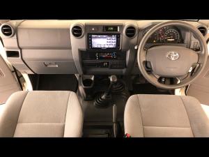 Toyota Land Cruiser 79 79 4.2D double cab - Image 5