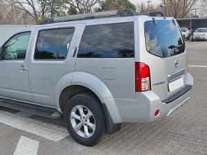 Nissan Pathfinder 2.5 dCi LE automatic - Image 23