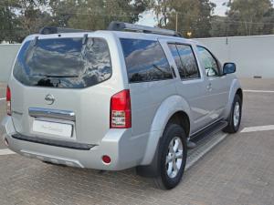 Nissan Pathfinder 2.5 dCi LE automatic - Image 2