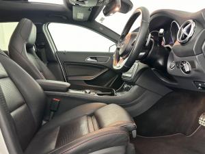 Mercedes-Benz GLA 220dautomatic 4MATIC - Image 17