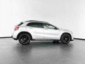 Mercedes-Benz GLA 220dautomatic 4MATIC - Image 4