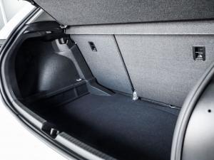 Volkswagen Polo hatch 1.0TSI Life auto - Image 10