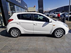 Hyundai i20 1.4 GL auto - Image 5