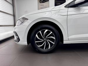 Volkswagen Polo hatch 1.0TSI Life auto - Image 5