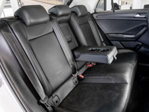 Volkswagen T-Roc 2.0TSI 140kW 4Motion Design - Image 17