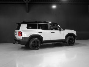 Toyota Land Cruiser Prado 2.8GD VX-R - Image 3