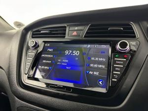 Hyundai i20 1.2 Fluid - Image 14