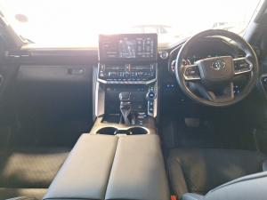 Toyota Land Cruiser 300 3.5T ZX - Image 6