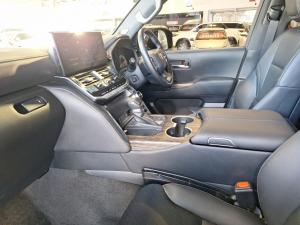 Toyota Land Cruiser 300 3.5T ZX - Image 7