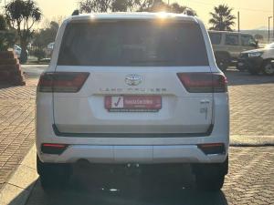 Toyota Land Cruiser 300 3.5T ZX - Image 5