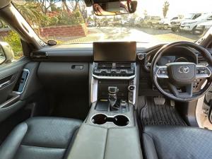 Toyota Land Cruiser 300 3.5T ZX - Image 6