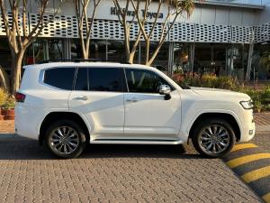 Toyota Land Cruiser 300 3.5T ZX - Image 3