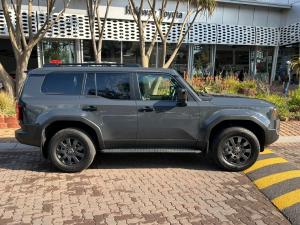 Toyota Land Cruiser Prado 2.8GD VX-R - Image 3