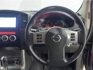 Nissan Navara 2.5dCi double cab 4x4 Safari auto - Image 11