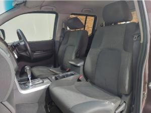 Nissan Navara 2.5dCi double cab 4x4 Safari auto - Image 6