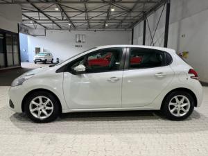 Peugeot 208 1.2 Active - Image 4