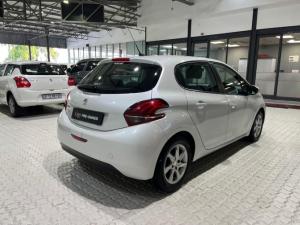 Peugeot 208 1.2 Active - Image 7