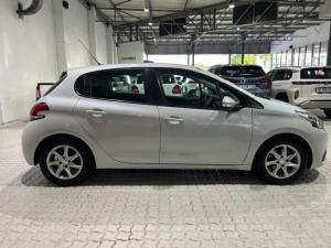 Peugeot 208 1.2 Active - Image 8