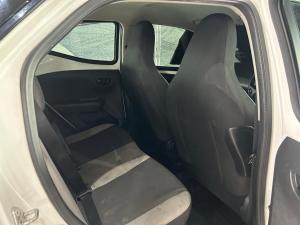 Toyota Aygo 1.0 - Image 10