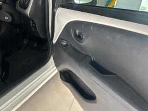 Toyota Aygo 1.0 - Image 5