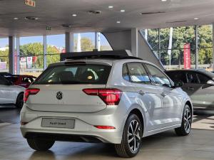 Volkswagen Polo hatch 1.0TSI Life manual - Image 10
