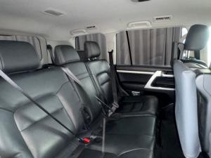 Toyota Land Cruiser 200 4.5D-4D V8 VX-R - Image 11